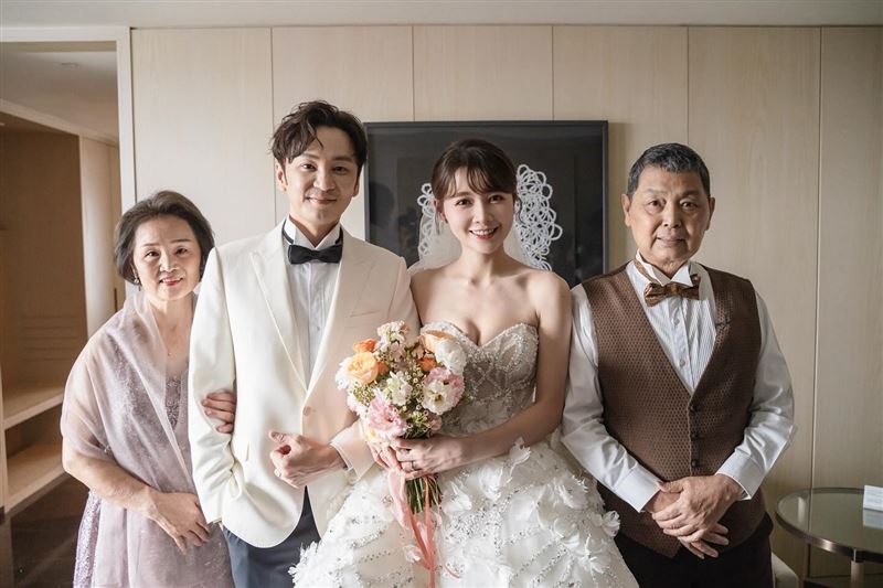 書偉父親病逝，2日上午舉辦告別式。（圖／翻攝自書偉臉書）