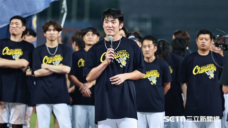 中職36年例行賽，中信兄弟勇奪下半季冠軍，先發投手林暉盛獲選單場MVP。（圖／記者劉彥池攝影）