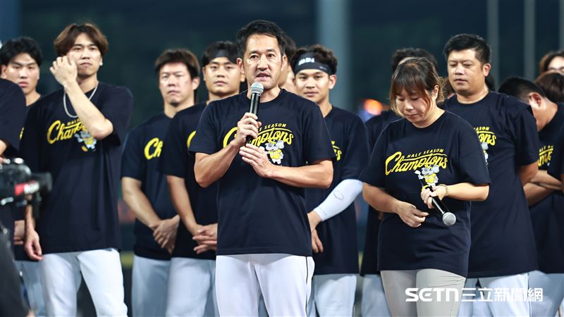 中信兄弟勇奪下半季冠軍，總教練平野惠一喊話要拿下年度第一。（圖／記者劉彥池攝影）