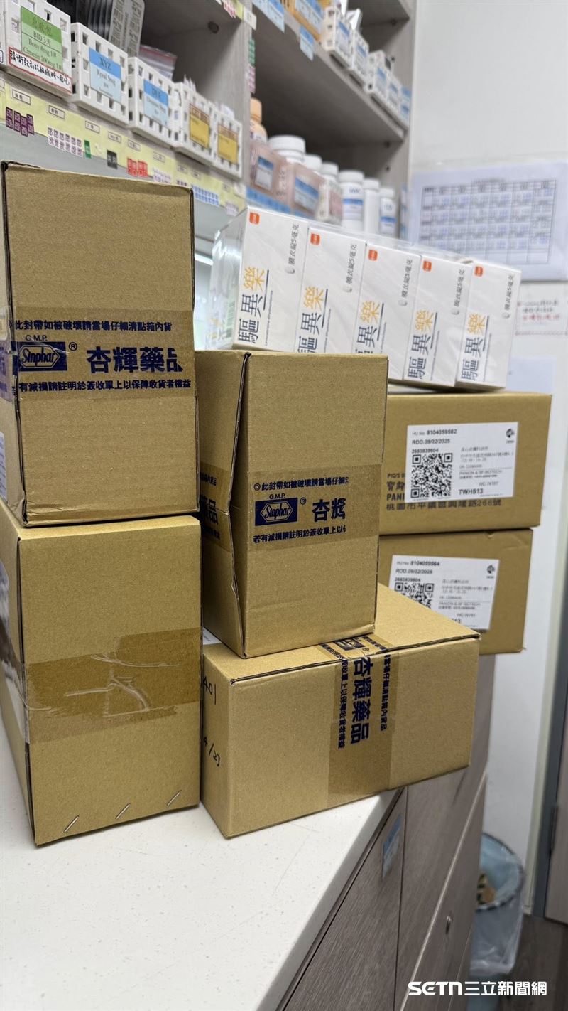 周宛儀院長表示，蚊蟲叮咬除了會造成皮膚紅腫等不適，也能進而造成其他感染，影響救災，所以自己只是盡能力所及，且一度看到網路上資訊流傳說，藥品在當地可能被銷毀，好在自己再三查證確定不會被銷毀，可以幫上忙，才放下心中的大石頭。（圖／真心皮膚科診所周宛儀院長授權提供）