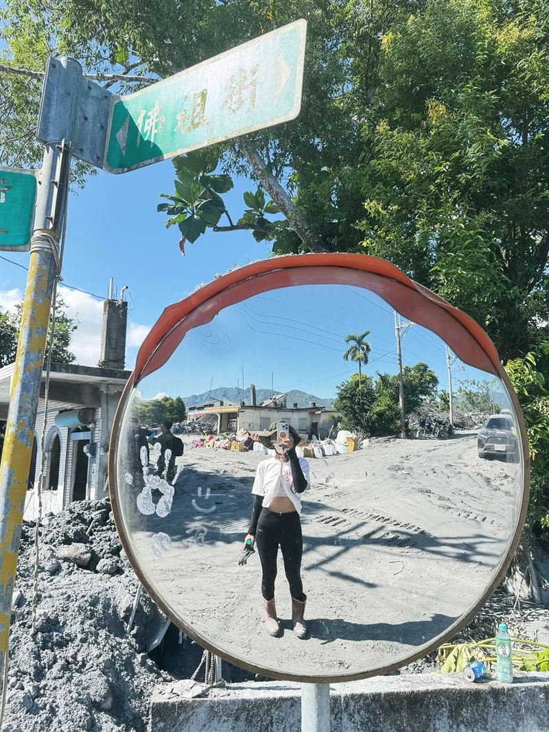 林岱縈拍攝光復鄉災情滿目瘡痍的現場。（圖／翻攝自daiying0 IG）
