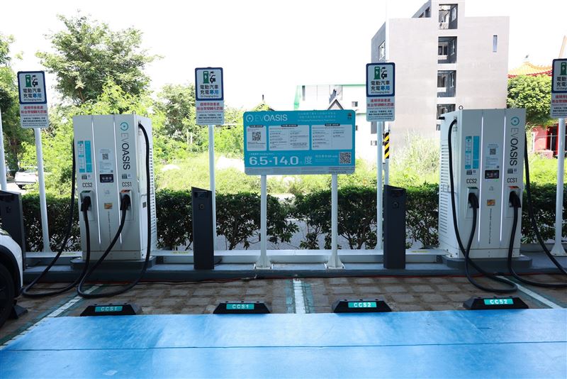 「共築台南快充電網」首批6座快充站、合計18槍、180kW全面上線。（圖／EVOASIS提供）