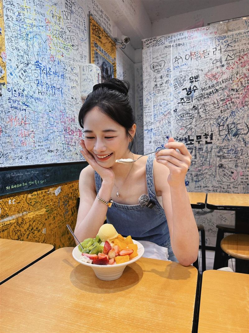 YouTuber「美食水水千千」本名洪千淑，以大胃王和美食內容聞名。（圖／翻攝自臉書）