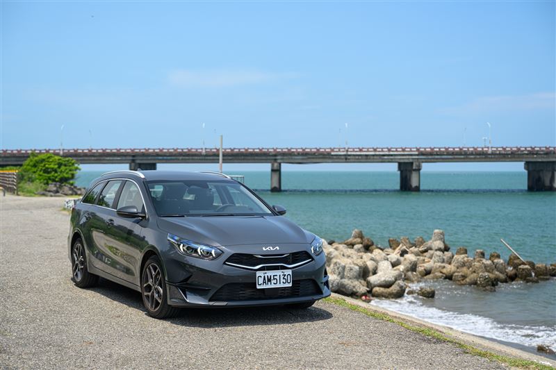 The Ceed Sportswagon推出1萬元開回家或80萬元0利率方案，舊換新減徵102.9萬起即可輕鬆入主。（圖／Kia提供）