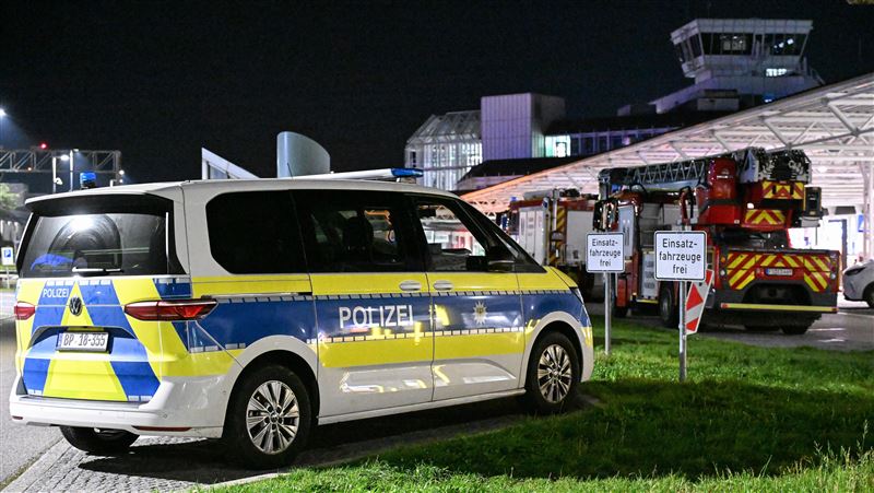 慕尼黑機場因目擊無人機事件，導致航班取消，警方和消防部門都緊急出動執勤。（圖／美聯社／達志影像）