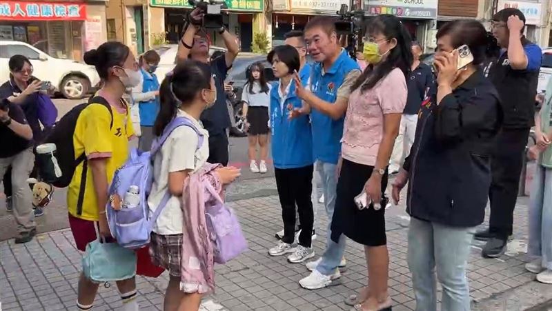 學童目睹隨機砍人！鍾東錦坐鎮校門：免驚