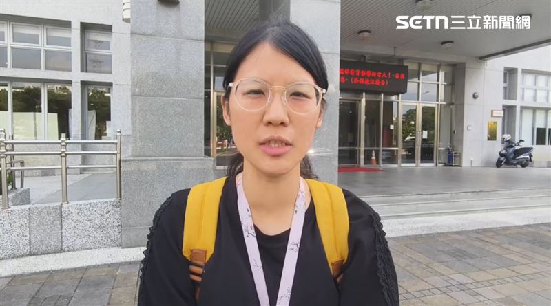 女童被歹徒揪住脖子，與此，安親班黃姓女老師則奮力將學生拉離現場，該名黃老師現身後表示，當時發現孩子被逮住，心想一定要把人救下來。(圖/翻攝畫面)