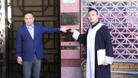 ▲王義川在律師陪同下赴北檢對黃國昌提告。（圖／記者鄭孟晃攝）

