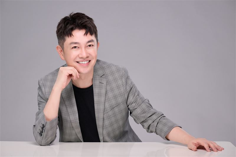李明川動眼袋手術。（圖／光澤診所提供）