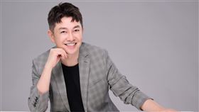 李明川動眼袋手術。（圖／光澤診所提供）