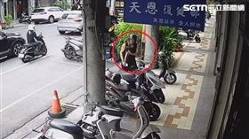 苗栗,苗栗縣,苗栗市,嫌犯,神情,見義勇為,學童,騎樓,隨機砍人,父親,民眾,路人,殺人未遂（圖／翻攝畫面）