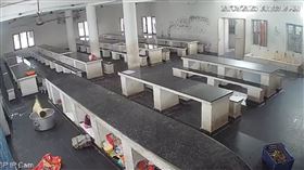 印度女童在學校「跌入熱牛奶鍋」喪命。（圖／翻攝自X平台）