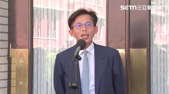 民眾黨主席黃國昌被爆養狗仔跟監政敵。（圖／翻攝畫面）