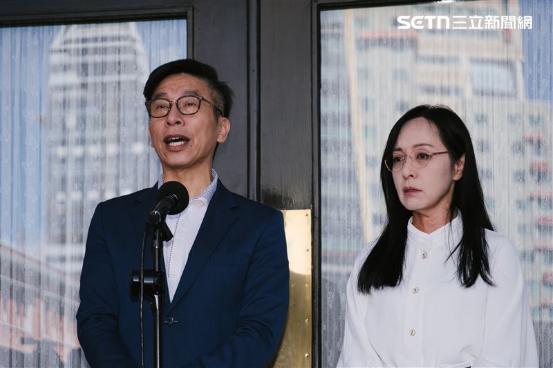 鍾佳濱喊話黃國昌，面對質疑最好的態度就是澄清、公開、針對問題說明，若有證據就貼出來，質疑自然就會消失。（圖／記者楊士誼攝影）