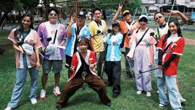 康茵茵(左起)、李易、王仁甫、許孟哲、蔡黃汝、孫協志、阿喜、江俊翰、夏宇禾、欣菲(第一排)。（圖／中視提供）