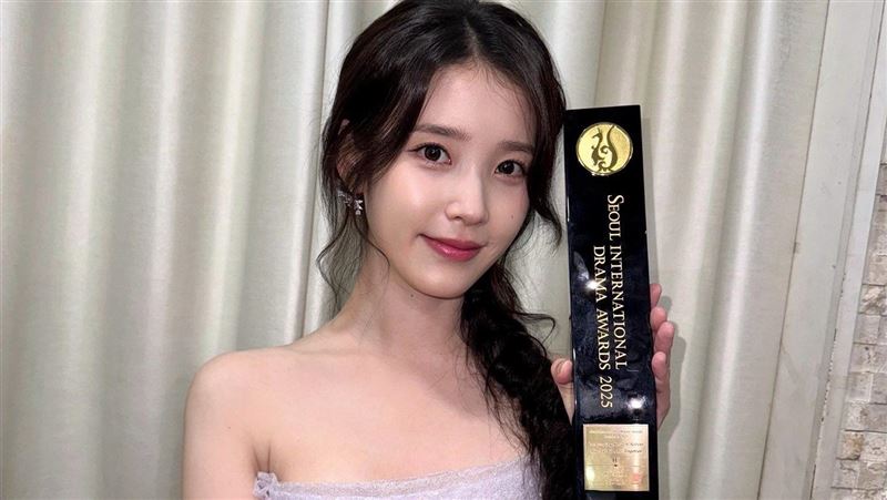 IU封視后哽咽致謝粉絲　廉惠蘭頒獎網淚崩