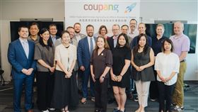 Coupang酷澎全球政府事務副總裁Bill Anaya（左）接待美國在台協會（AIT）及美國農業部農業貿易與海外事務資政Edward Newburn（右），就推進台美經貿關係廣泛交流。(圖/酷澎提供)