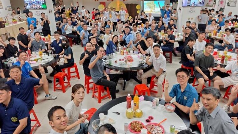 中秋晚會活動全體同仁歡度佳節。（圖／翻攝畫面）