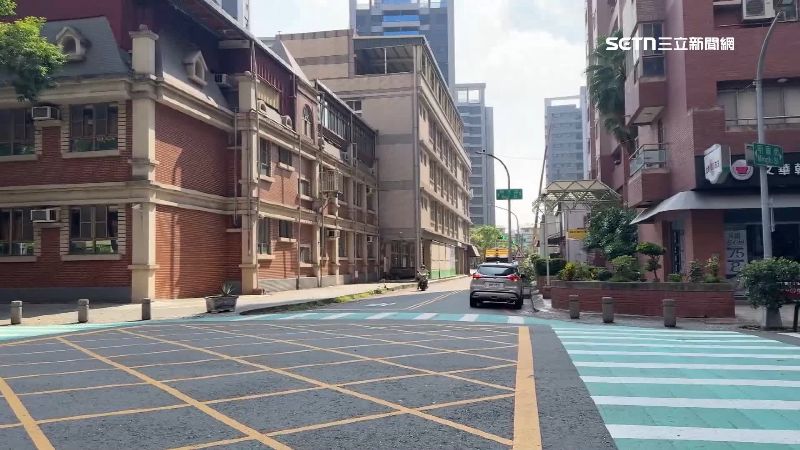 高雄市三民區居民抱怨，有轎車早晚炸街擾人