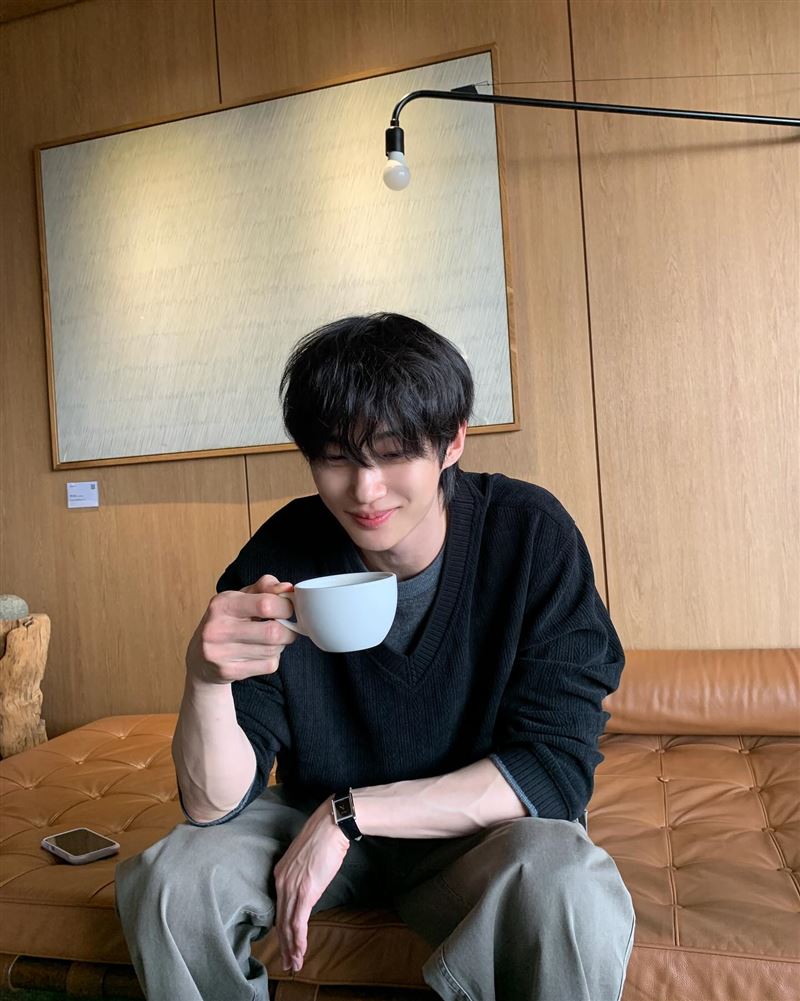 邊佑錫憑藉《背著善宰跑》爆紅。（圖／翻攝自IG @byeonwooeok）