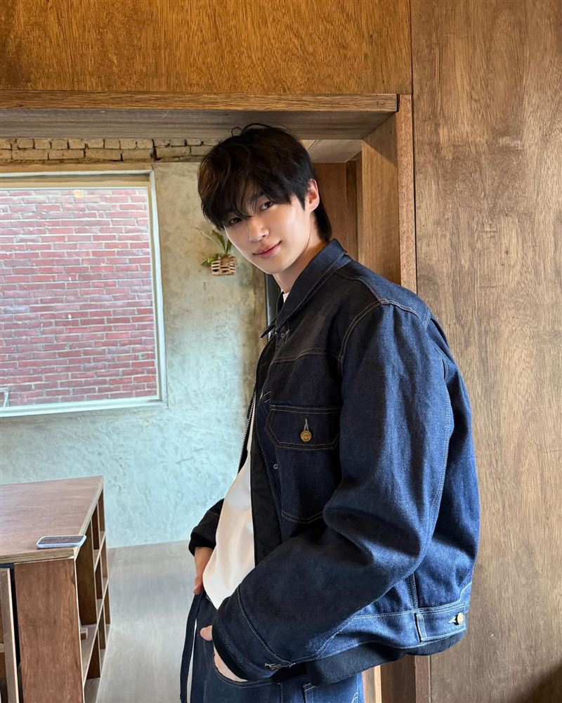 邊佑錫時常在IG上與粉絲分享照片。（圖／翻攝自IG @byeonwooeok）