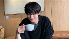 邊佑錫憑藉《背著善宰跑》爆紅。（圖／翻攝自IG @byeonwooeok）