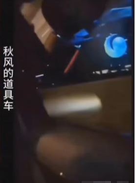 有人稱，為了偽造車禍，涉案人員甚至準備了「道具車」。（圖／翻攝自微博）