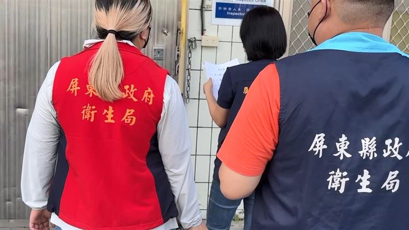 屏東縣政府衛生局已前往工廠貼封條，命業者暫停作業及停止販售