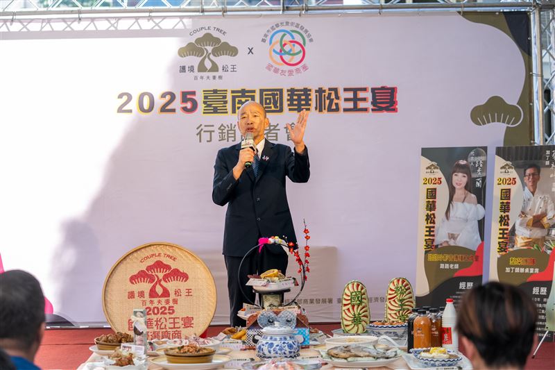 韓國瑜致詞時表示，收到邀請時他是「三分歡喜、七分驚訝」，林俊憲回去會不會遭到黨紀處分？（圖／韓國瑜辦公室提供）
