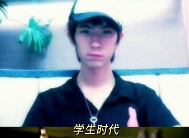于朦朧學生時代的照片。（圖／翻攝自微博）