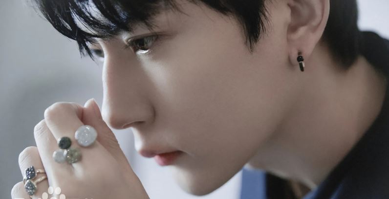 近兩年的社交平台上，于朦朧曬出的照片，細看眼神都藏著憂鬱與疲憊。（圖／翻攝自微博）