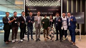 民進黨新北市議員卓冠廷、翁震州、張錦豪、李宇翔與立法院榮譽顧問陳柏惟等人共組考察團赴新加坡考察。（圖／卓冠廷辦公室提供） 