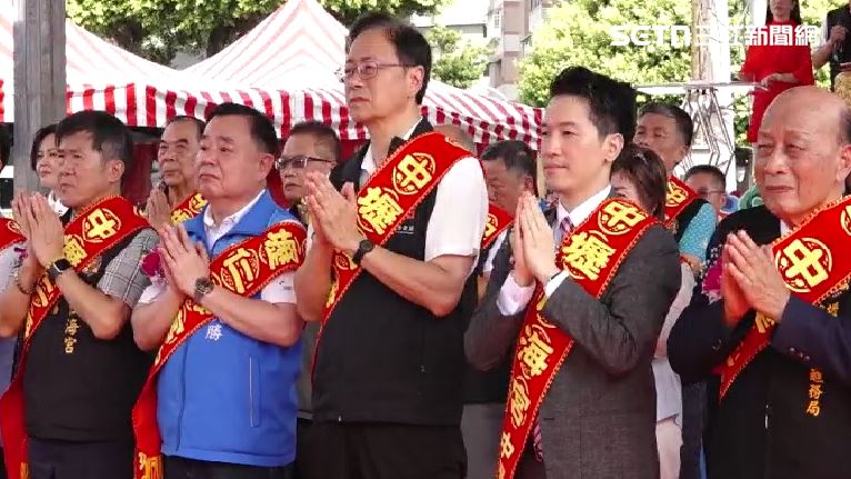 何志偉同台張善政