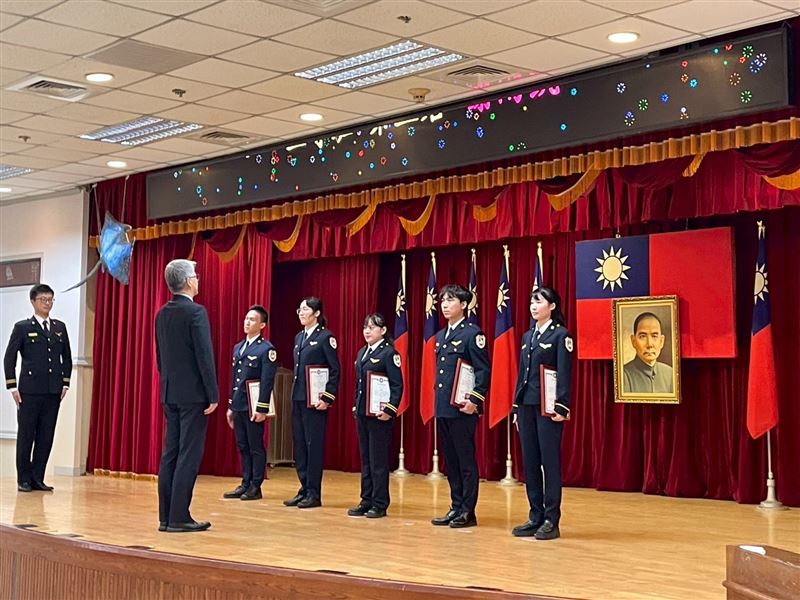 移民班第13期結訓典禮，添103名生力軍。維護國家安全及移民人權 保障新住民權益。（圖／移民署提供）