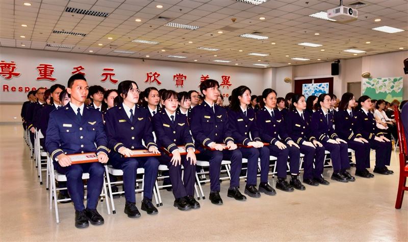 移民班第13期結訓典禮，添103名生力軍。維護國家安全及移民人權 保障新住民權益。（圖／移民署提供）