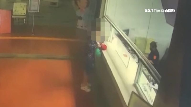 拘留室2女互換身分，眼尖法警識破