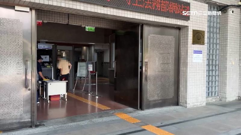 高雄一名吳姓女車手，得知另一名潘姓女子沒錢繳罰金，竟提議互換身分