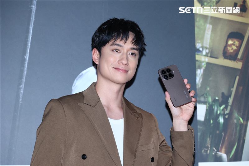 劉俊謙認都幫女友拍照！甜喊：睡著也可愛　霸氣包場《泥娃娃》挺蔡思韵