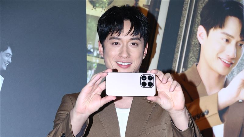 劉俊謙認都幫女友拍照 包場電影挺蔡思韵