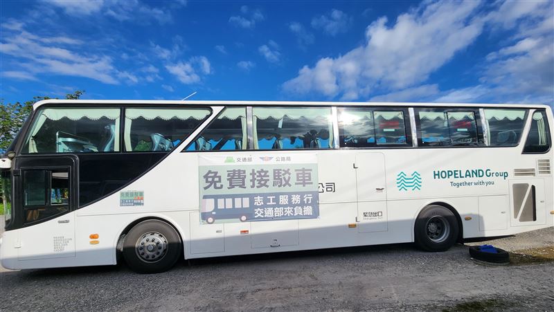 接送鏟子超人！公路局免費接駁車班次增多