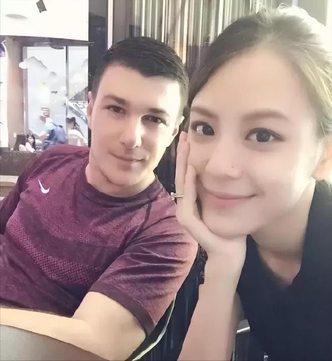 江語晨的丈夫是一位年長自己9歲的美籍機師Josh Anderson，2016年和男方在拉斯維加斯低調註冊結婚。（圖／翻攝自微博）