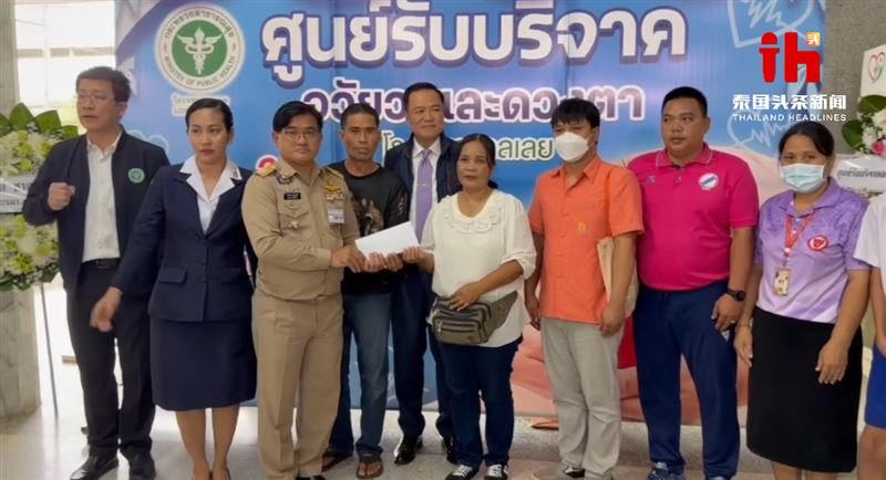 意外腦死男子的家屬做出同意捐器官的決定，泰國總理阿努廷（中）親自表揚。（圖／翻攝自泰國頭條）