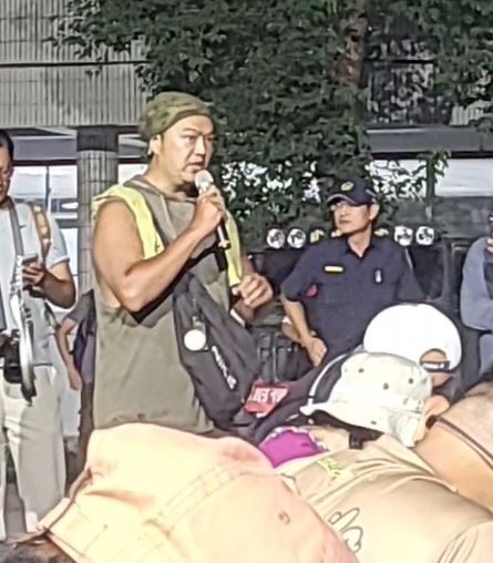 花蓮縣長徐榛蔚出席光復洪災自救會說明會，遭述百災民嗆聲，場面尷尬。（圖／翻攝自Fata'an年祭臉書）
