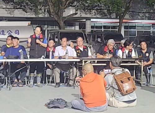 花蓮縣長徐榛蔚受邀出席光復洪災自救會說明會，遭災民當面嗆聲，場面尷尬。（圖／翻攝自Fata'an年祭臉書）