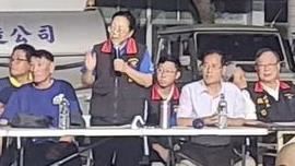 光復洪災自救會　徐榛蔚遭數百災民嗆聲