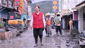 徐榛蔚勘災。（圖／翻攝自臉書）