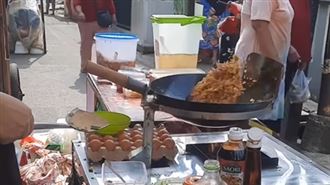 免手痠了？神奇「炒飯機」料理未掉一粒米