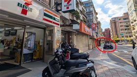 天母一對日本母女逛超商，媽媽把車停在「50公尺外的停車格」再走回來，讓Cheap感到衝擊。（圖／翻攝自Cheap臉書）