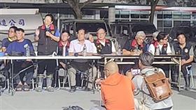 花蓮縣長徐榛蔚出席光復洪災自救會說明會，遭述百災民嗆聲，場面尷尬。（圖／翻攝自Fata'an年祭臉書）