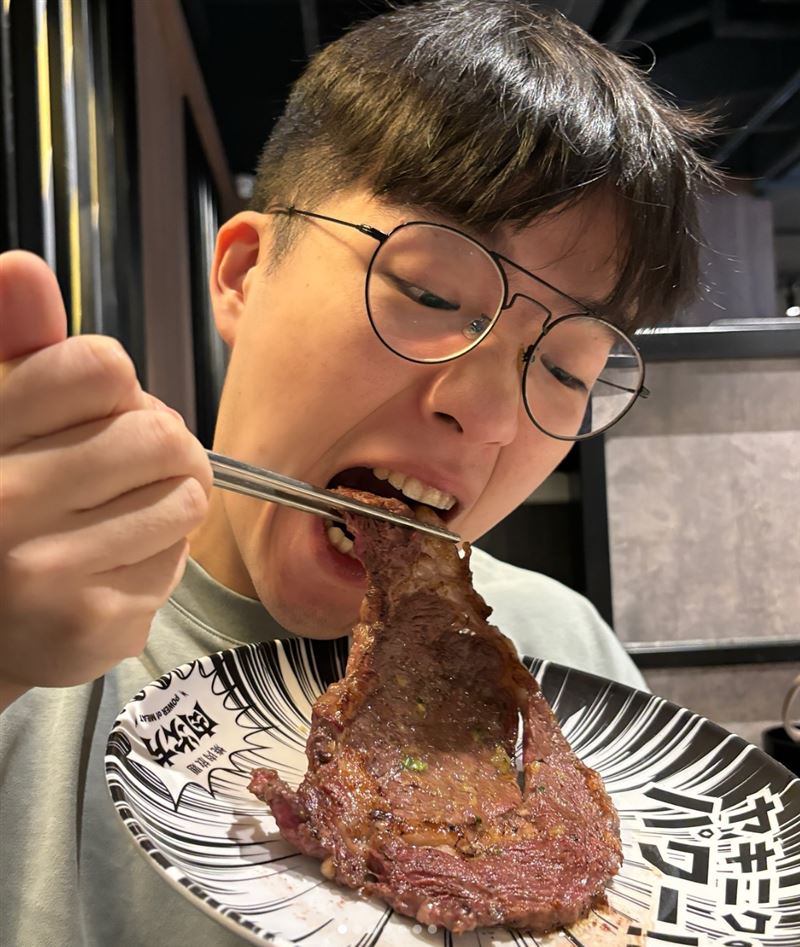 大胃王「吃貨豪豪」在YouTube頻道擁有80萬粉絲訂閱。（圖／翻攝自吃貨豪豪IG）